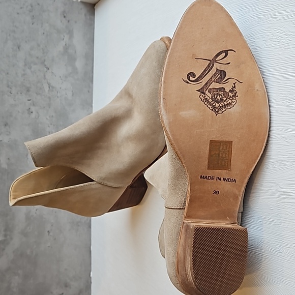 Free People Tan Suede Charm Double V Ankle Boot 39 / 8.5 NWOT - Picture 5 of 9